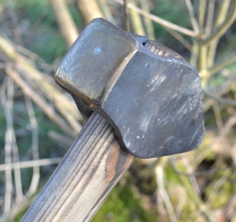 KOVÁŘSKÉ KLADIVO, MODEL HOLI 4