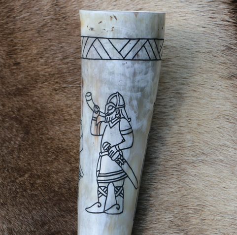 VÁLEČNÝ SIGNÁLNÍ ROH NA TROUBENÍ 38 CM