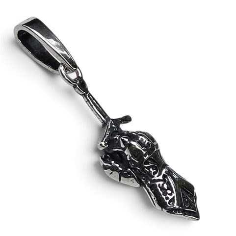 SILVER PENDANT, KNIGHT’S GAUNTLET AG 925