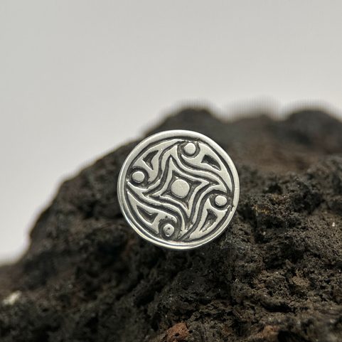 GOTLAND, VIKINSKÝ STŘÍBRNÝ OZDOBNÝ NÝTEK, AG 925