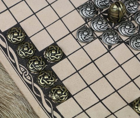 HNEFATAFL - VIKINSKÉ ŠACHY S HRACÍMI KAMENY, CESTOVNÍ BALENÍ