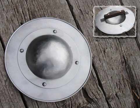 PĚSTNÍ ŠTÍT, KOVOVÝ