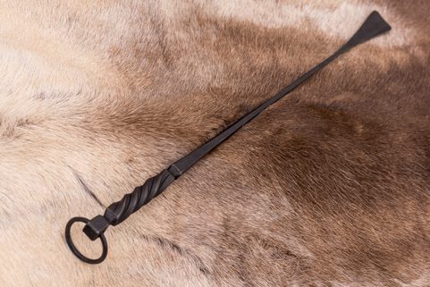 LŽÍCE NA BOTY, KOVANÁ, TORZÍROVANÁ