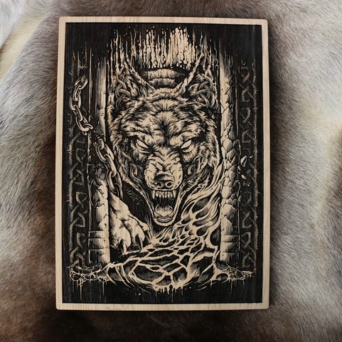 FENRIR - VLK ZBAVENÝ ŘETĚZŮ NÁSTĚNNÁ DEKORACE, DŘEVO 32X46CM