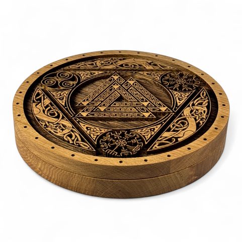 VALKNUT S ORNAMENTY, SADA RUN FUTHARK A DÁRKOVÁ KAZETA 21 CM