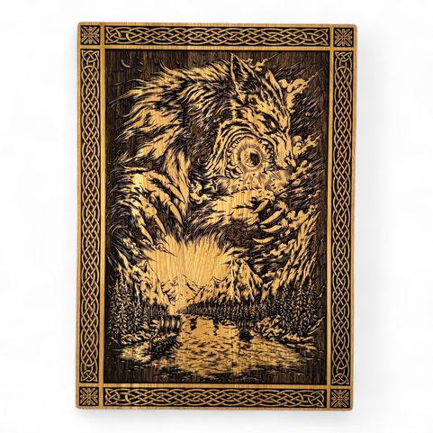 FENRIR - VLK ZBAVENÝ ŘETĚZŮ NÁSTĚNNÁ DEKORACE, DŘEVO 32X46CM
