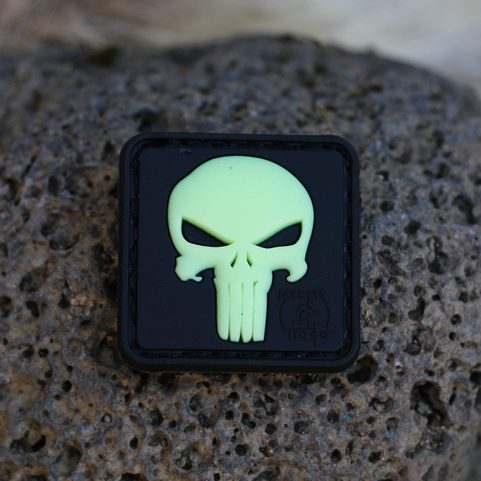 SVÍTICÍ PUNISHER NÁŠIVKA, 3D PVC