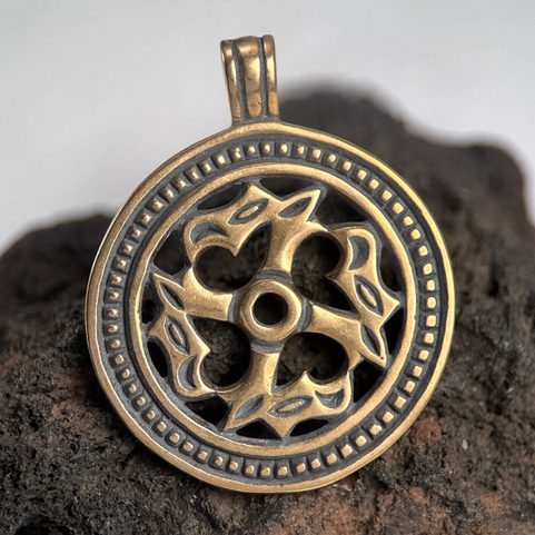 VELKOMORAVSKÝ ZOOMORFNÍ SLUNEČNÍ SMYBOL, BRONZOVÝ PŘÍVĚŠEK