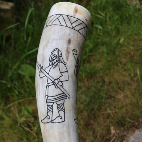 VÁLEČNÝ SIGNÁLNÍ ROH NA TROUBENÍ 38 CM
