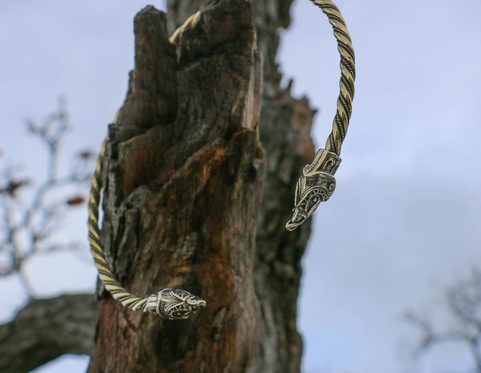 MIDGARDSORMR, VIKINGSKÝ TORQUES, MOSAZ