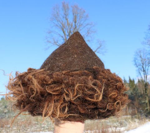 PLSTĚNÁ VLNĚNÁ ČAPKA S LEMEM
