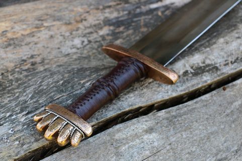 GORM, ZDOBENÝ VIKINSKÝ MEČ, PETERSEN TYP O, BRONZ, STŘÍBRO 925