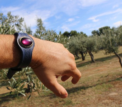 GRACIA KOŽENÝ NÁRAMEK SE SKLEM