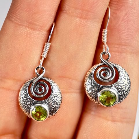 BELTINE, STŘÍBRNÉ NÁUŠNICE, PERIDOT, AG 925/1000