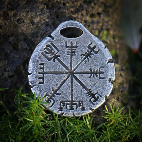VEGVISÍR AMULET NA KRK, ZINEK