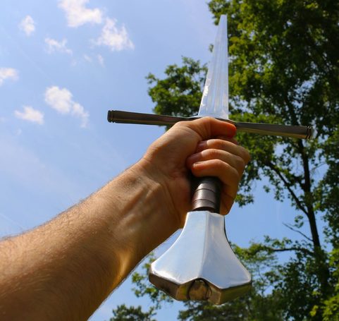 LOTHAR, JEDEN A PŮLRUČNÍ MEČ