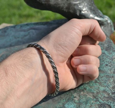 KELTSKÝ PEČETÍTKOVÝ STŘÍBRNÝ NÁRAMEK, AG 925