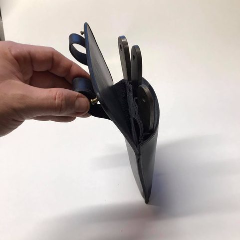 KOŽENÉ POUZDRO NA OPASEK PRO 3 VRHACÍ NOŽE ČERNÉ