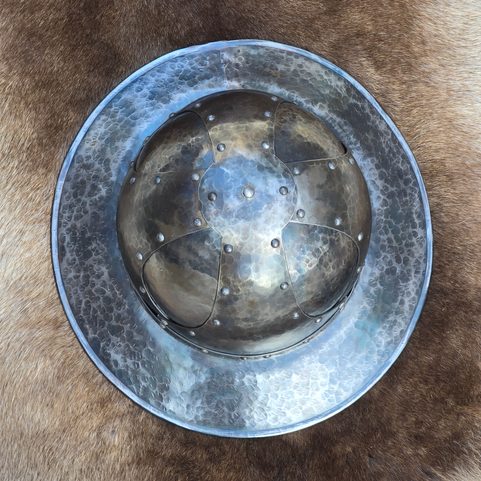 ŽELEZNÝ KLOBOUK, NÝTOVANÝ, STOCKHOLM 1300