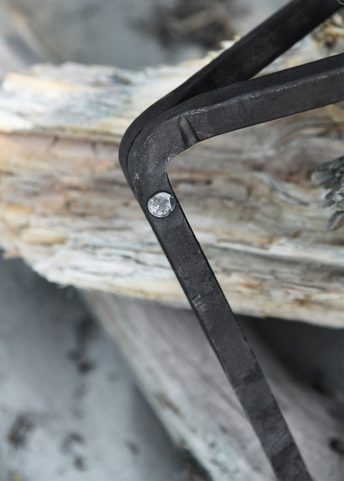 TROJNOŽKA, JEDNODUCHÝ STOJAN NA VAŘENÍ, RUČNĚ KOVANÝ