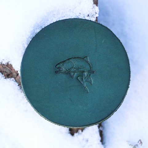 PSTRUH - KOŽENÝ PODTÁCEK, DÁREK PRO RYBÁŘE