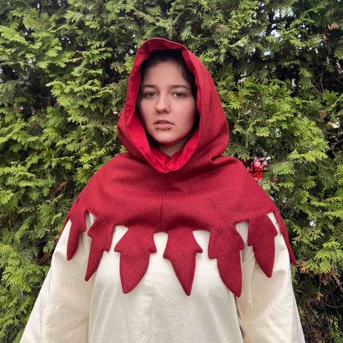 KÁPĚ STŘEDOVĚKÁ, ČERVENÁ, XV. STOLETÍ