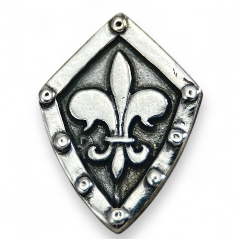 FLEUR DE LIS VE ŠTÍTU, STŘÍBRNÝ PŘÍVĚSEK, AG 925