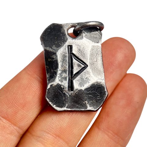 THURISAZ, KOVANÁ RUNA, AMULET