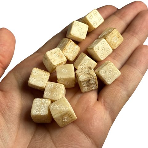 KOSTĚNÁ ŘÍMSKÁ HRACÍ KOSTKA - ŽLUTÁ