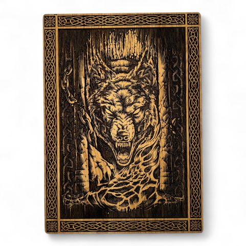FENRIR - VLK ZBAVENÝ ŘETĚZŮ NÁSTĚNNÁ DEKORACE, DŘEVO 32X46CM