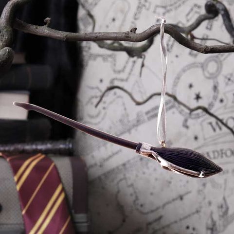 HARRY POTTER KOŠTĚ NIMBUS 2001 15.5CM VÁNOČNÍ OZDOBA