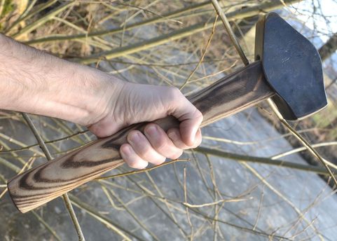 KOVÁŘSKÉ KLADIVO, MODEL HOLI 4