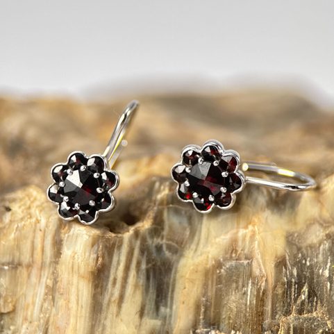 FLORA, STŘÍBRNÉ NÁUŠNICE S GRANÁTY, AG 925/1000