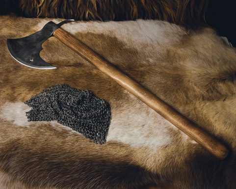 BOJOVÁ SEKERA, 13. - 15. STOLETÍ, DEKORAČNÍ REPLIKA