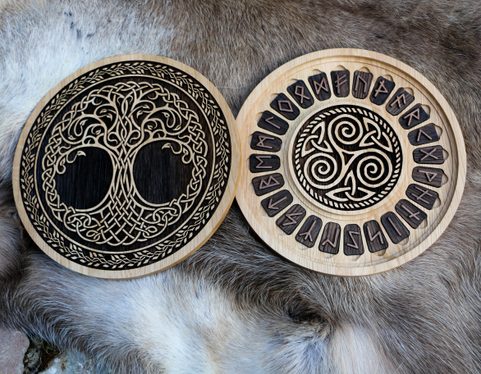 YGGDRASIL - SADA RUN FUTHARK A DÁRKOVÁ KAZETA