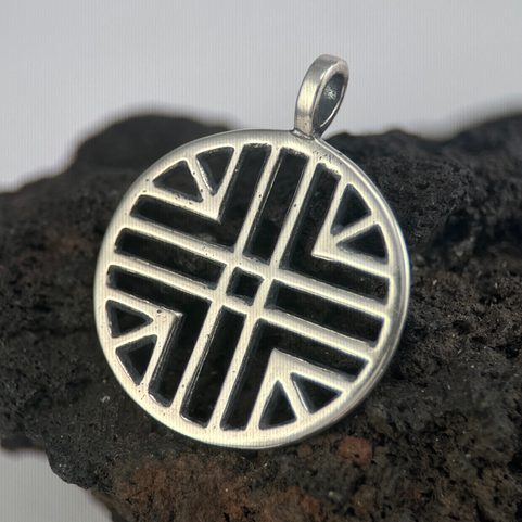 SLUNEČNÍ SYMBOL, HALŠTATSKÁ KULTURA, STŘÍBRNÝ PŘÍVĚSEK, AG 925