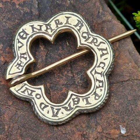 STŘEDOVĚKÁ BROŽ, ROK 1300, FRANCIE ČI ANGLIE, BRONZ