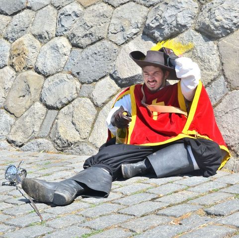 DUMASŮV MUŠKETÝR - PŮJČOVNA KOSTÝMŮ