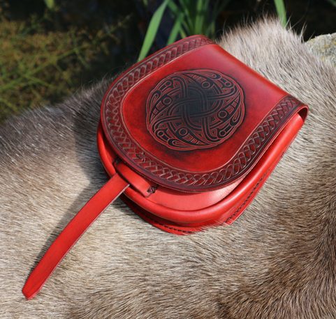 VENDEL, VIKINGSKÁ KOŽENÁ BRAŠNA, ČERVENÁ
