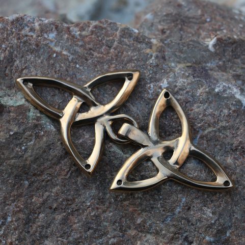 TRIQUETRA, PLÁŠŤOVÁ SPONA, BRONZ