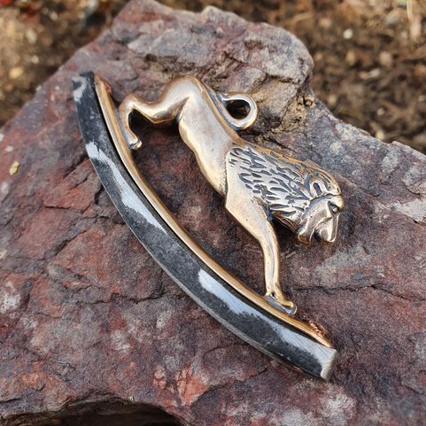 LEV HISTORICKÉ KŘESADLO, BRONZ