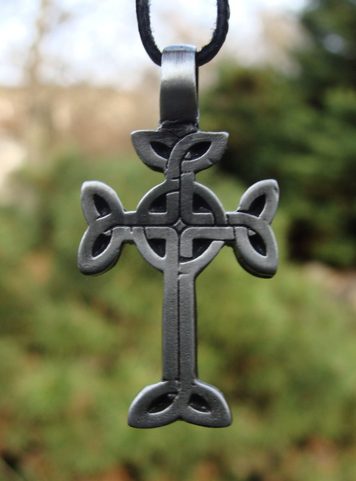 KELTSKÝ KŘÍŽ S LÍSTEČKY, AMULET