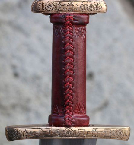 RUNAR, ZDOBENÝ VIKINSKÝ MEČ, PETERSEN TYP O, BRONZ, STŘÍBRO 925