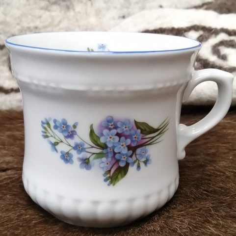 KVÍTÍ, SELSKÝ HRNEK 0,42L, ČESKÝ PORCELÁN