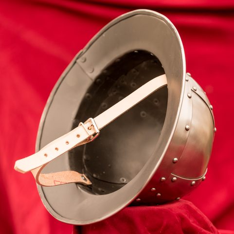 ŽELEZNÝ KLOBOUK, NÝTOVANÝ, PŘILBICE