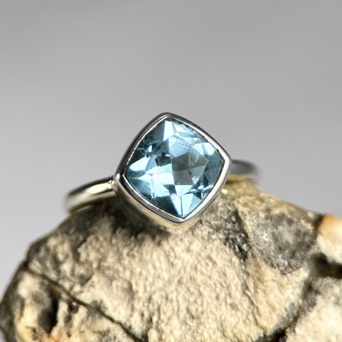 ARTCIC, PRSTEN, MODRÝ TOPAZ, STŘÍBRO 925/1000