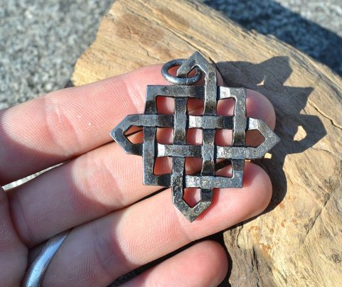 KELTSKÁ HVĚZDA, KOVANÝ AMULET, OCEL