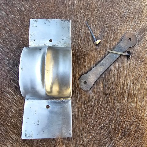 UMBO, STŘEDOVÁ PUKLICE NA KELTSKÝ ŠTÍT, LATÉN C1