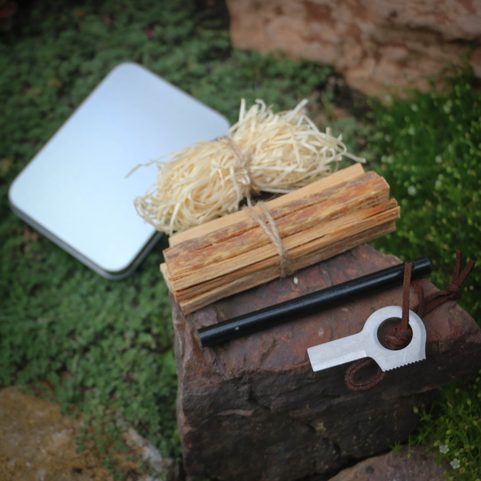 SADA NA ROZDĚLÁNÍ OHNĚ - KŘESADLO BEZ RUKOJETI