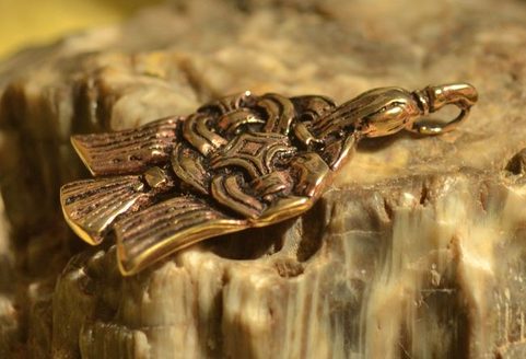 VIKINSKÝ HAVRAN, JAROSLAV, RUSKO, 10. STOLETÍ, BRONZOVÝ AMULET